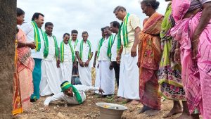 பனங்குடியில்தமிழக விவசாயிகள் பாதுகாப்பு சங்கத்தினர் நூதன ஆர்ப்பாட்டம்