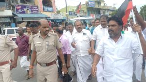 உதயநிதி ஸ்டாலின் கைதை கண்டித்து புவனகிரி, கீரப்பாளையத்தில் திமுகவினர் சாலை மறியல்.
