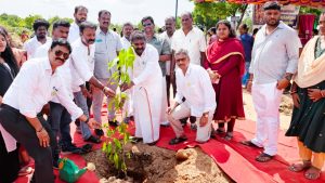 வல்லக்கோட்டை முருகன் கோயில் பசுமைக்காடு நந்தவனத்தில் 2000 மரக்கன்றுகள் நடும்பணியை அமைச்சர் தென்னரசு நிறைவு செய்தார்