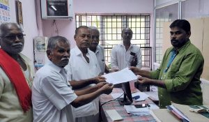 காங்கயம் நியாய விலைக் கடைகளில் தரமற்ற அரிசி வழங்கப்படுவதாக வட்ட வழங்கல் அலுவலரிடம் புகார்.