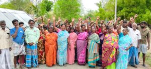 மதுராந்தகம் அருகே நூற்றுக்கும் மேற்பட்ட குடும்பங்கள் போராட்டம்