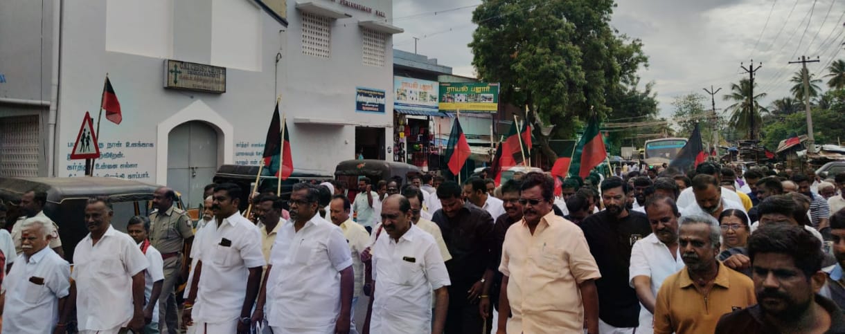 தேனி அருகே நாகலாபுரம் ஊராட்சியில் புதிய குளம் அமைக்கும் பணிக்கு பூமி பூஜை