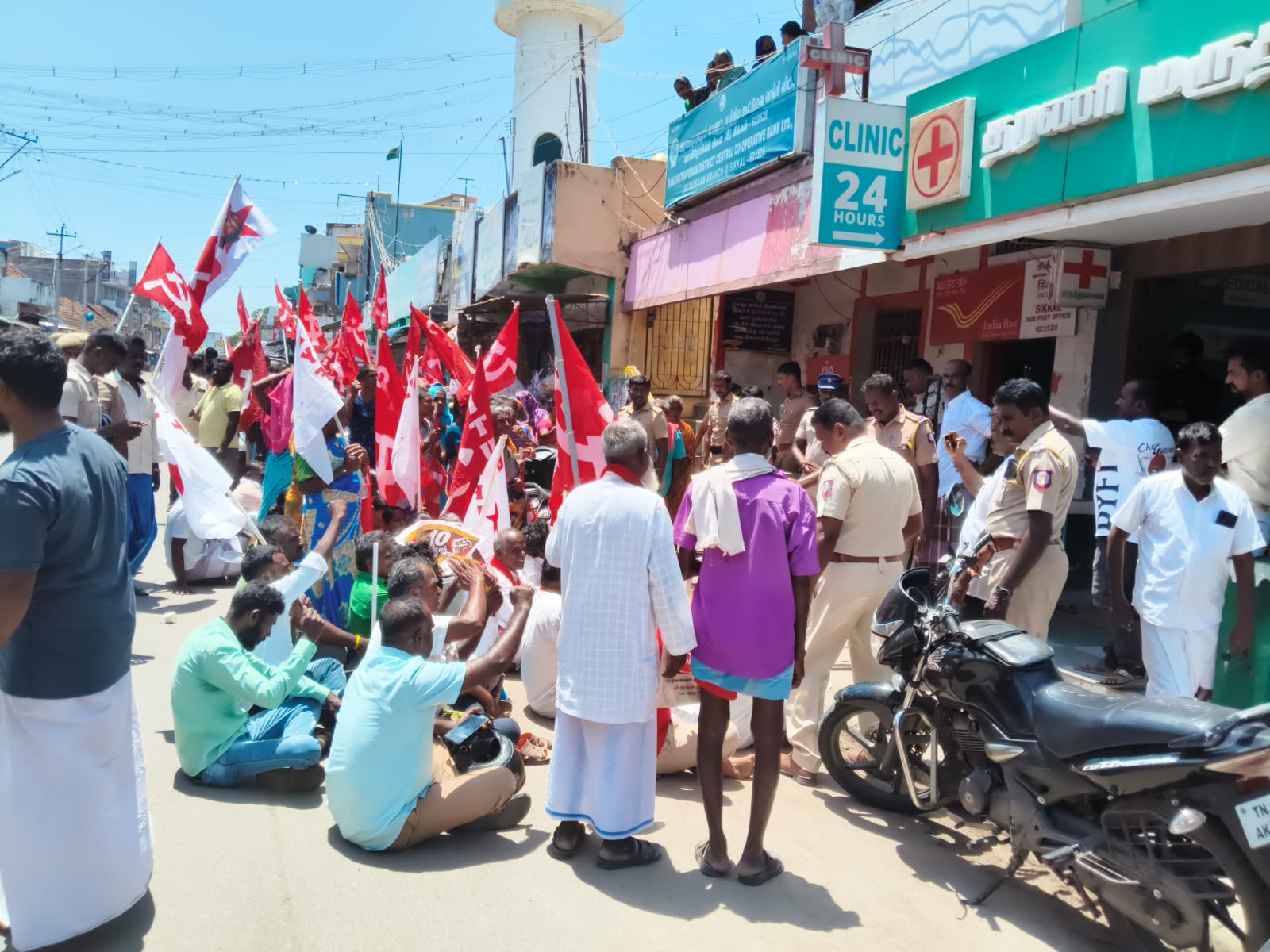 தொழிலாளர், விவசாயிகள் விரோதப் போக்கை கண்டித்து தேசம் தழுவிய மறியல்-கடலாடி, முதுகுளத்தூரில் 204 பேர் கைது