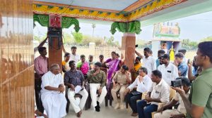 திருமருகல் அருகே மயானம் சாலை,மற்றும் பாசனவாய்க்கால் சீரமைக்க வேண்டி பொதுமக்கள் போராட்டம்