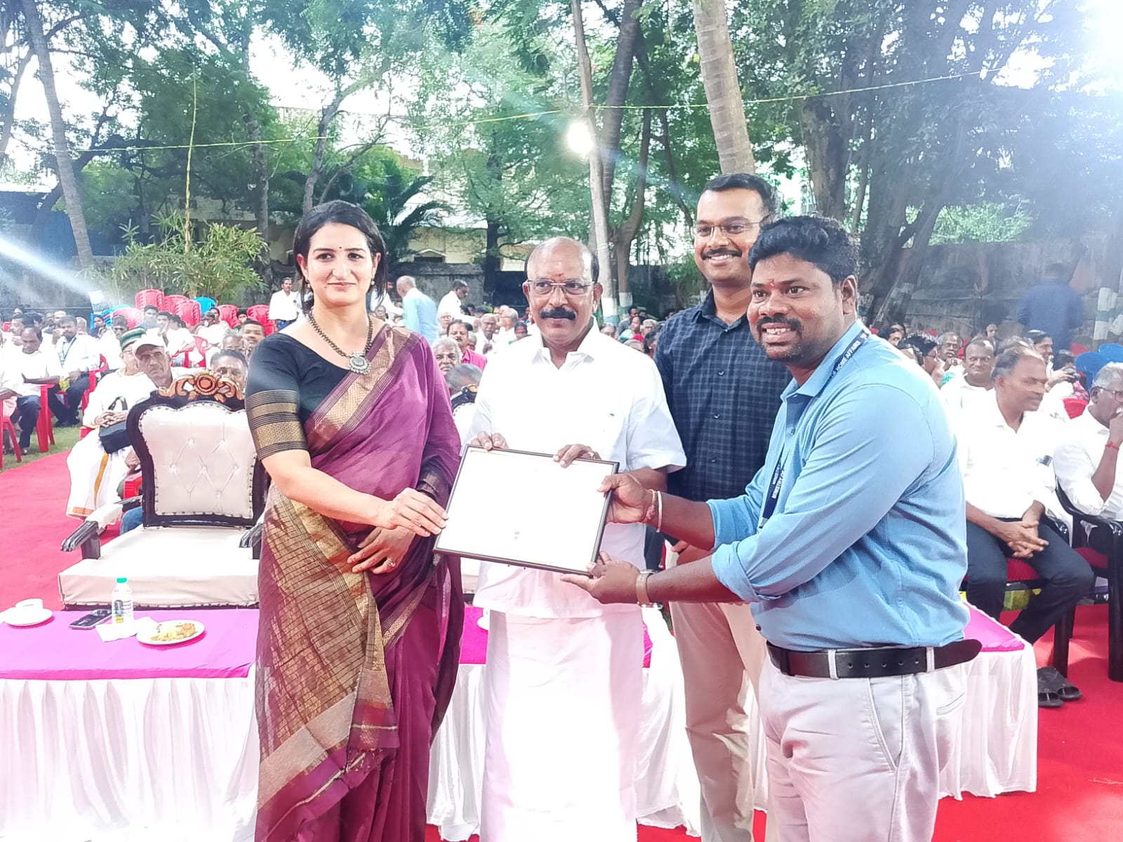 காரைக்கால் நுகர்வோர் கூட்டமைப்பு மாநில செயலாளர் சிவக்குமாருக்கு சிறந்த சேவைக்கான நற்சான்றிதழ் மற்றும் நினைவுப் பரிசு