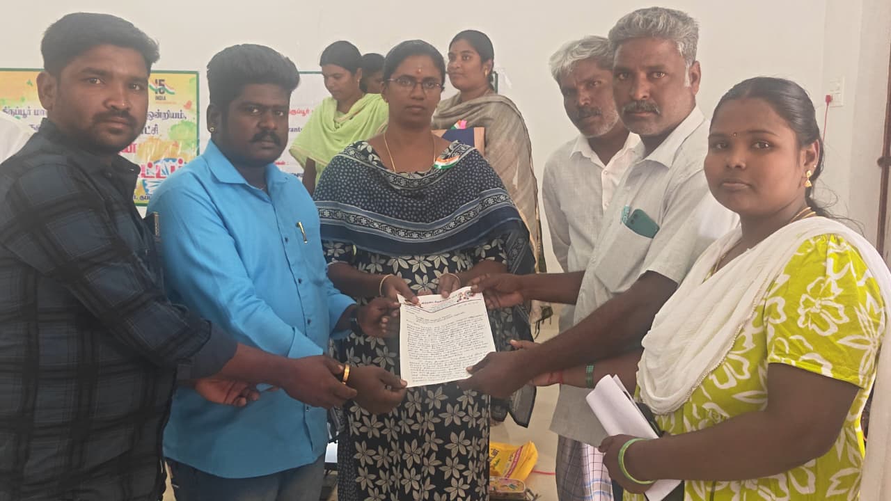 குப்பிச்சிபாளையம் கிராம மக்களுக்கு அடிப்படை வசதிகள் கோரி கிராமசபைக் கூட்டத்தில் மனு