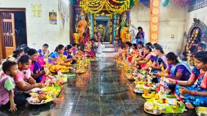 வாழ்மங்கலம் மழை மாரியம்மன் கோவிலில் திருவிளக்கு பூஜை