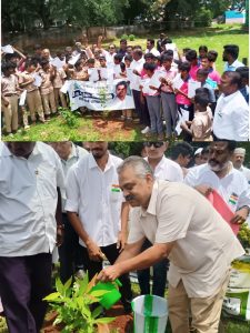வீ த லீடர இயக்கம் சார்பாக 80வது சுதந்திர தினத்தை முன்னிட்டு 80 மரக்கன்றுகள் நடும் விழா நடைபெற்றது
