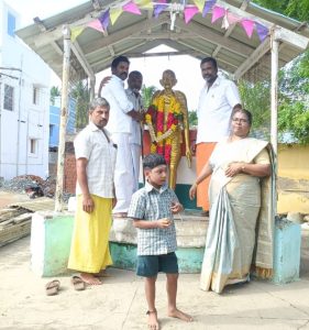 போடிநாயக்கனூர் அருகே காந்தி சிலைக்கு மாலை அணிவித்து மரியாதை
