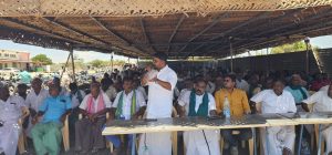 உப்பாறு அணைக்கு முழு கொள்ளளவு தண்ணீர் வழங்கக் கோரி விவசாயிகள் உண்ணாவிரதப் போராட்டம்