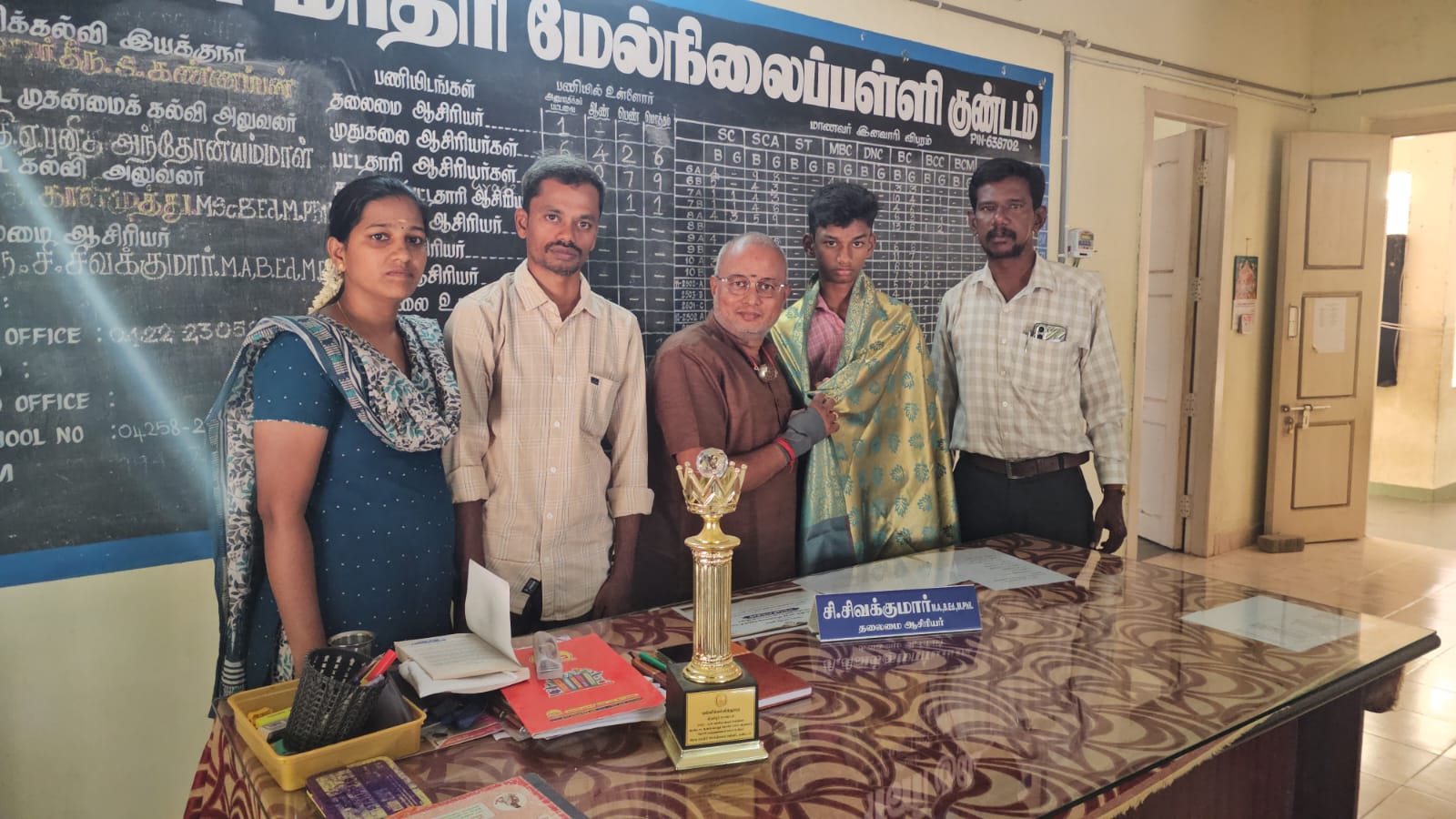 குண்டடம் அரசு மாதிரி பள்ளி மாணவர் குத்துச்சண்டை போட்டியில் வெற்றி