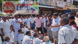 திருமக்கோட்டையில் சாலை சீரமைக்கக் கோரி 6 கிராம மக்கள் சாலை மறியல்