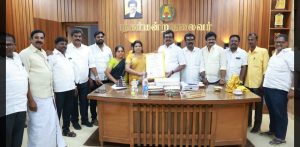 தமிழக அரசின் விருது-எம்பியிடம் ஆசி பெற்ற நகராட்சி நகர் மன்ற தலைவர்
