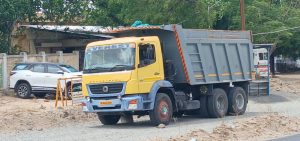 ஊதியூர்–குண்டடம் பகுதியில் சட்டவிரோதமாக கிராவல் மண் கடத்தல்: லாரி பறிமுதல்.