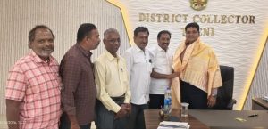 தேனி மாவட்ட ஆட்சித்தலைவரை மரியாதை நியமித்தமாக சந்தித்த மங்களதேவி கண்ணகி அறக்கட்டளை நிர்வாகிகள்