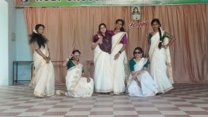 தூத்துக்குடி மகளிா் கல்லூரியில் ஓணம் பண்டிகை கொண்டாடப்பட்டது.