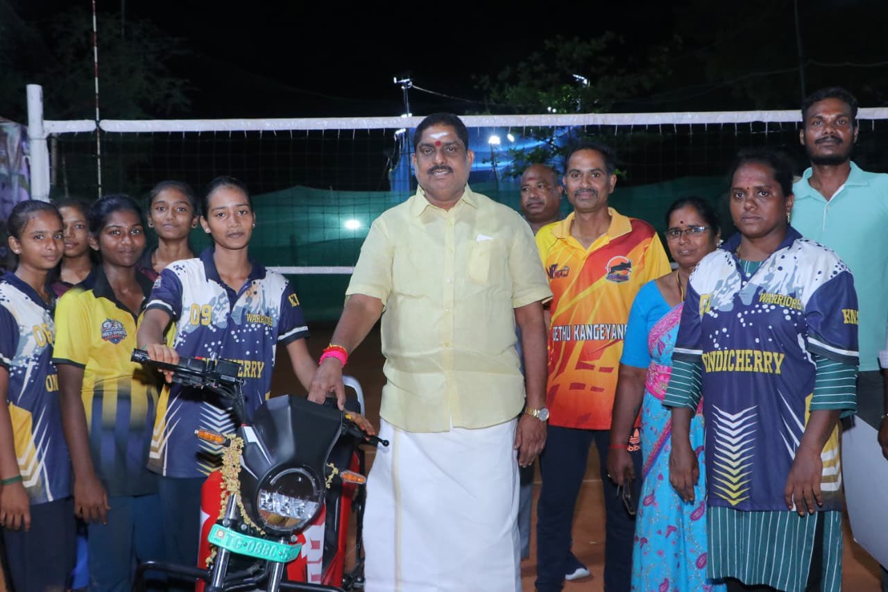 கிராமப்புற விளையாட்டு திருவிழா- முதல் பரிசை வென்ற அணியினருக்கு அமைச்சர் நமச்சிவாயம் வாழ்த்து