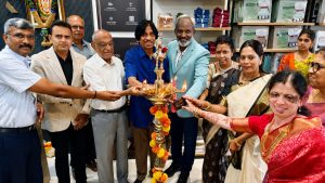 மேட்டுப்பாளையம் சாலையில் ராயல்ஒக் ஃபர்னிச்சர் நிறுவனத்தின் பிரம்மாண்ட பிளாக்ஷிப் ஸ்டோர் கோலாகல திறப்பு!