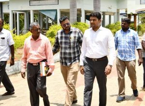 பெரியகுளம் நகராட்சியில் பாதாள சாக்கடை திட்டத்தின் செயல்பாடுகள்- மாவட்ட ஆட்சியர் ஆய்வு