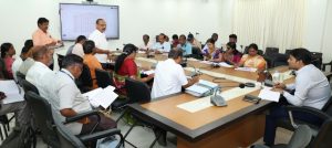தேனி மாவட்ட ஆட்சியர் அலுவலக கூட்ட அரங்கில் மாதாந்திர ஆய்வுக் கூட்டம்