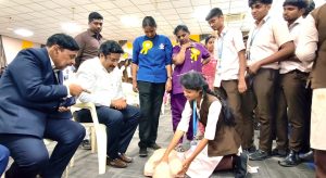 உயிர் காக்கும் முதலுதவி,குழந்தை பாதுகாப்பு விழிப்புணர்வு என் 2 உலக சாதனை முயற்சி
