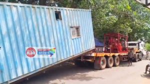 சேதமடைந்த சாலையில் சிக்கிய ஓஎன்ஜிசி கண்டெய்னர் லாரி -மன்னார்குடி சாலையில் போக்குவரத்து பாதிப்பு