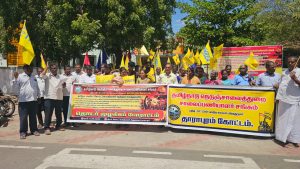 சாலைப் பணியாளர்களின் ஊதியத்தில் கூடுதலாகப் பிடித்தம் செய்த சேமநல நிதியை வட்டியுடன் வழங்க வேண்டும்