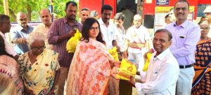 ராணிப்பேட்டை  நியாய விலைக் கடையில் மலிவு விலையில் வெங்காயம்  விற்பனை
