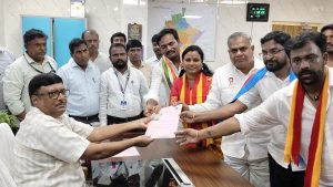 மதுராந்தகம் இடைத்தேர்தல் தவெக வேட்பாளர் மரகதம் குமரவேல் மீது வயது, வருமானவரி விவரங்களில் முரண்பாடு என புகார்.