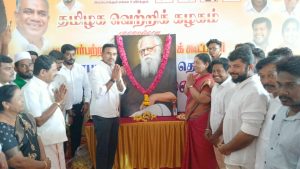 பெரியார் சிலைக்கு மாலை அணிவித்து மரியாதை – பூத் கமிட்டி அமைப்பது குறித்து அமைச்சர் செங்கோட்டையன் ஆலோசனை
