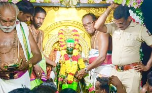 முருக பக்தர்கள் புடைச்சூழ ஊர்வலமாக நடுபழனி வந்தார் மரகத முருகர்