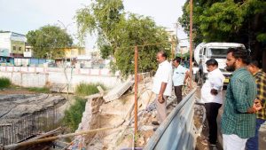 கோவில்கள் அடங்கிய பகுதியில் நவீன வசதிகளுடன் தெப்பக்குளம் சீரமைக்கப்பட்டு வருகிறது- மேயா் ஜெகன் பொியசாமி தகவல்