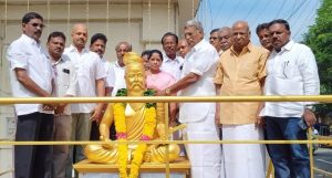 புதுவைத் தமிழ்ச் சங்கத்தில் திருவள்ளுவர் சிலைக்கு கலைப் பண்பாட்டுத் துறை அமைச்சர் பெ.ராஜவேலு மாலை அணிவிப்பு
