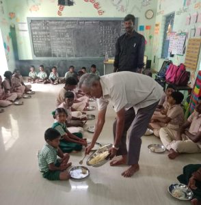 குண்டடம் பள்ளியில் 6 முதல் 8-ம் வகுப்புக்கு காலை உணவுத் திட்டம் தொடக்கம்