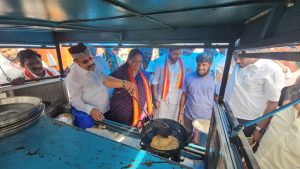 தாராபுரத்தில் தவெக வேட்பாளர் சத்தியபாமாவுக்கு அமைச்சர் முகமது பர்வேஸ் தீவிர வாக்கு சேகரிப்பு..