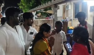 தாராபுரத்தில் வீதி வீதியாக நடந்து சென்று அமைச்சர் ஜெகதீஸ்வரி வாக்கு சேகரிப்பு