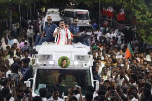 துரோகம் செய்த வேட்பாளரைக் கேள்வி கேட்கும் மக்கள் மீது வழக்குப் போடுவதா? – விஜய்க்கு இபிஎஸ் கண்டனம்.