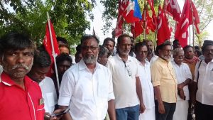 சீர்காழி அருகே நில மீட்பு போராட்டம்-போலீசார் தடுத்தால் வாக்குவாதம் பரபரப்பு