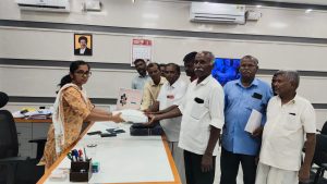 தூத்துக்குடி மாநகராட்சி தூய்மை பணியாளர்கள் பல்வேறு கோரிக்கைகளை வலியுறுத்தி அக்டோபர் 5 இல் காலவரையற்ற வேலை நிறுத்தம்