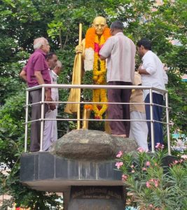 கும்பகோணம் ஜவுளி வியாபாரிகள் சங்கம் சார்பில் காந்தி ஜெயந்தி விழா