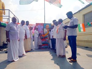 துறையூரில் காந்தி பிறந்த நாள் விழா-காங்கிரஸ் கமிட்டியினர் மலர் தூவி மரியாதை