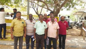 கூட்டுறவு வங்கி செயலாளர் மீது மாவட்ட ஆட்சியரிடம் புகார்