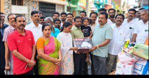 கம்பம் நகரில் தீ விபத்தில்  பாதிப்புபாதிக்கப்பட்ட குடும்பத்தினரை நேரில் சந்தித்து ஜெகநாத்மிஸ்ரா எம் எல் ஏ ஆறுதல்