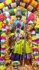 மதுரை மீனாட்சி அம்மன் கோவிலில் நவராத்திரி திருவிழா துவங்கியது.