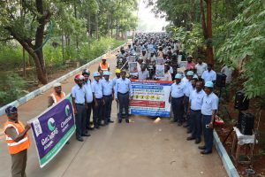 செட்டிநாடு சிமெண்ட் ஆலை சார்பில் தலைக்கவசம்  விழிப்புணர்வு முகாம்