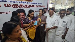 தாராபுரம் அரசு மருத்துவமனையில் 75 குழந்தைகளுக்கு தங்க மோதிரம் அணிவிப்பு!
