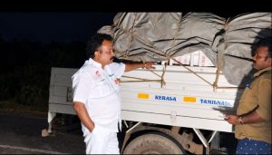 குமுளி மலைச்சாலையில் நள்ளிரவில் தீவிர வாகனச் சோதனை: எம்.எல்.ஏ. ஜெகநாத் மிஸ்ரா ஆய்வு