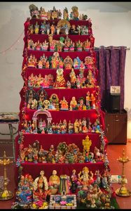 கம்பம் நகரில் நவராத்திரி 5 ஆவது நாள் கொலு பூஜை அலங்காரம்