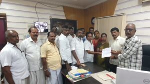 சீர்காழி கச்சேரி சாலைக்கு இசைமணி சீர்காழி கோவிந்தராஜன் பெயர்: அரசாணையை உடனடியாக அமல்படுத்த அதிமுகவினர் கோரிக்கை!