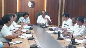 வடகிழக்கு பருவமழை முன்னிட்டு அனைத்து துறை அதிகாரிகளுடன் ஆலோசனை நடத்திய மேயர் ஜெகன்